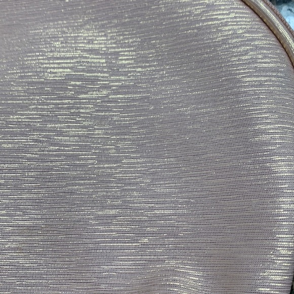 NWOT Ahava Clam shaped Metallic Cosmetic/Skincare bag - Picture 4 of 8